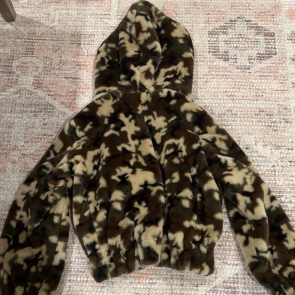 Camo Jacket!!! Never Worn! Perfect Condition! - image 4
